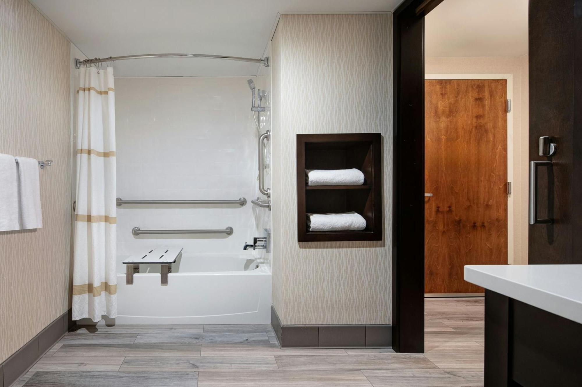 Marriott St. Louis Airport Hotel Edmundson Bagian luar foto